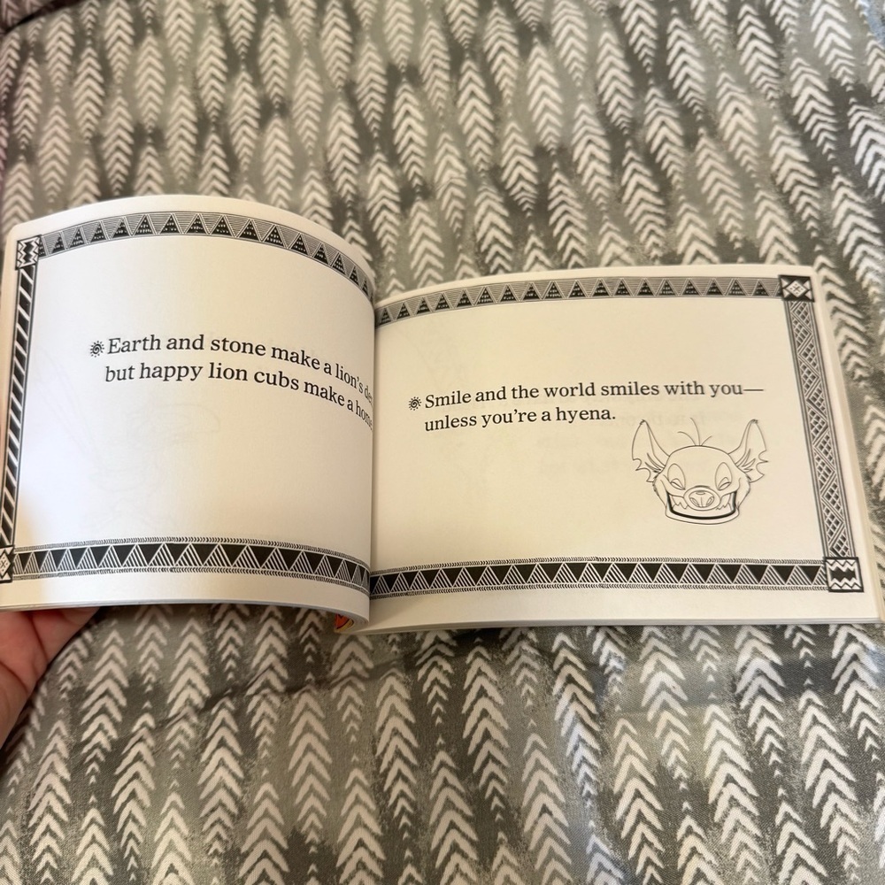 Disney The Lion King Mufasa's Little Instruction Book - Picture 4 of 5